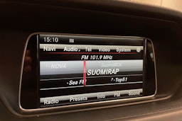 musta Mercedes-Benz E 2015 kuva 20.