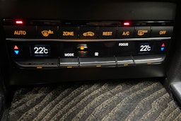 musta Mercedes-Benz E 2015 kuva 23.