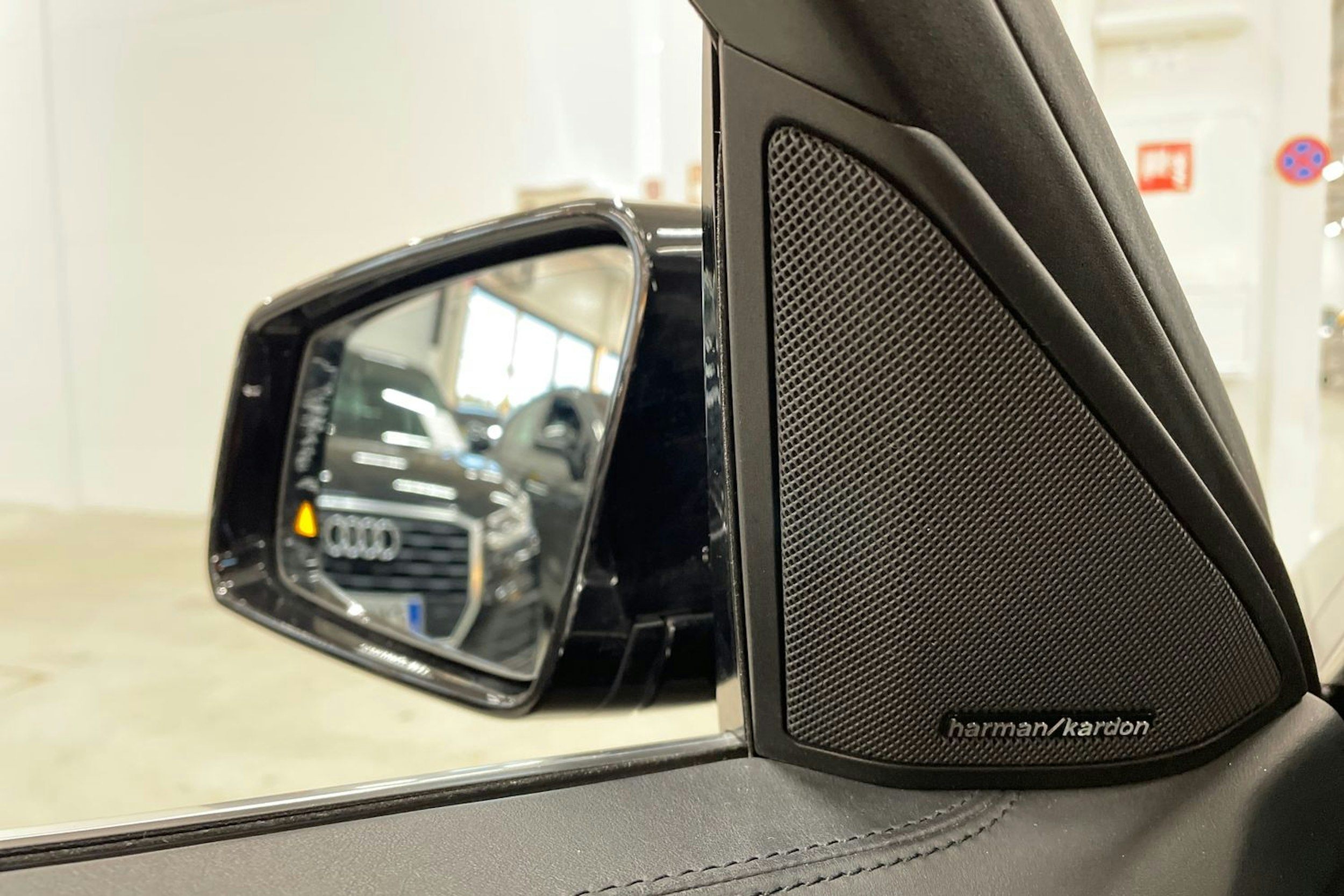 musta Mercedes-Benz E 2015 kuva 28.