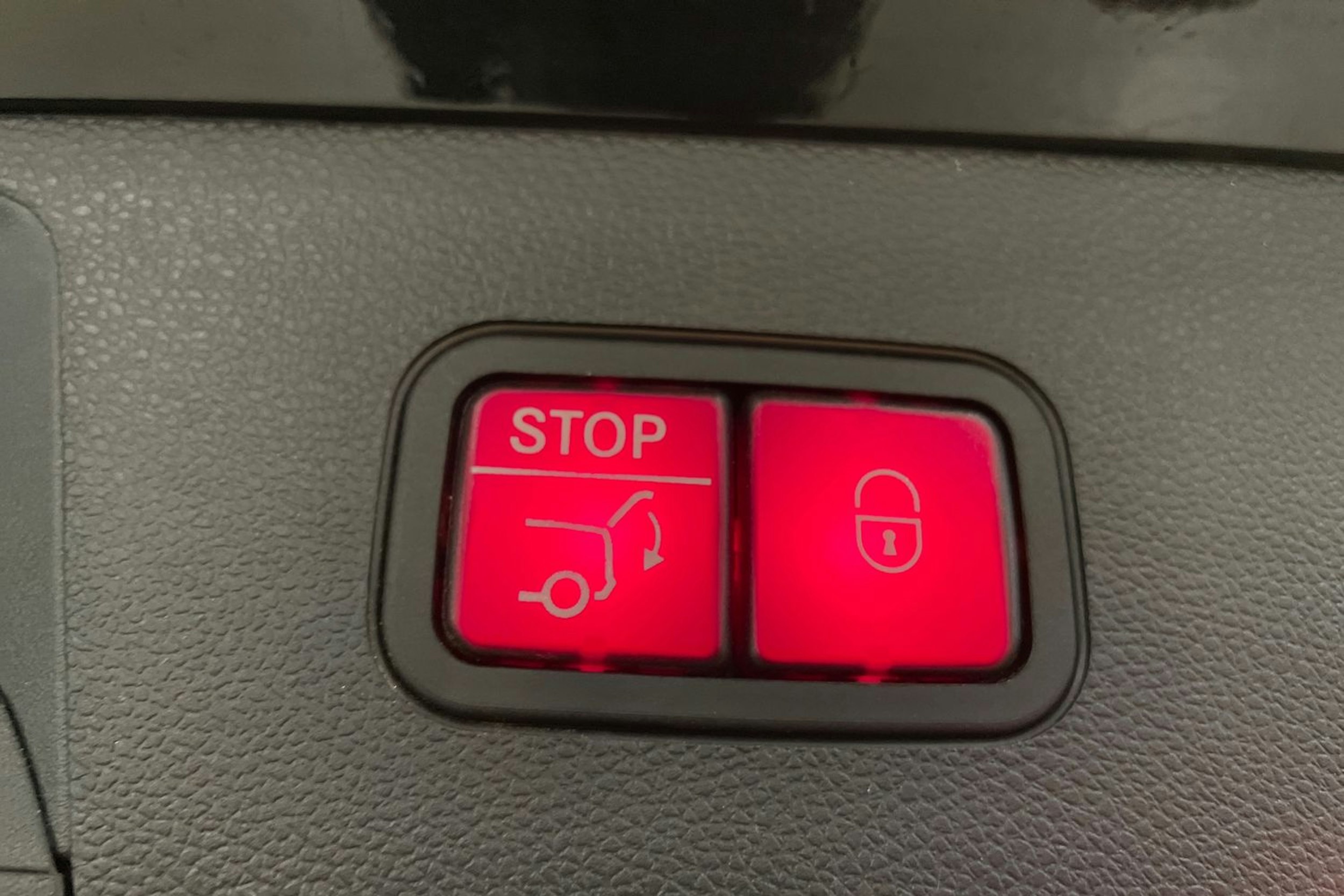 musta Mercedes-Benz E 2015 kuva 31.