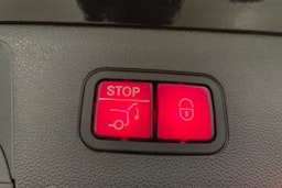 musta Mercedes-Benz E 2015 kuva 31.