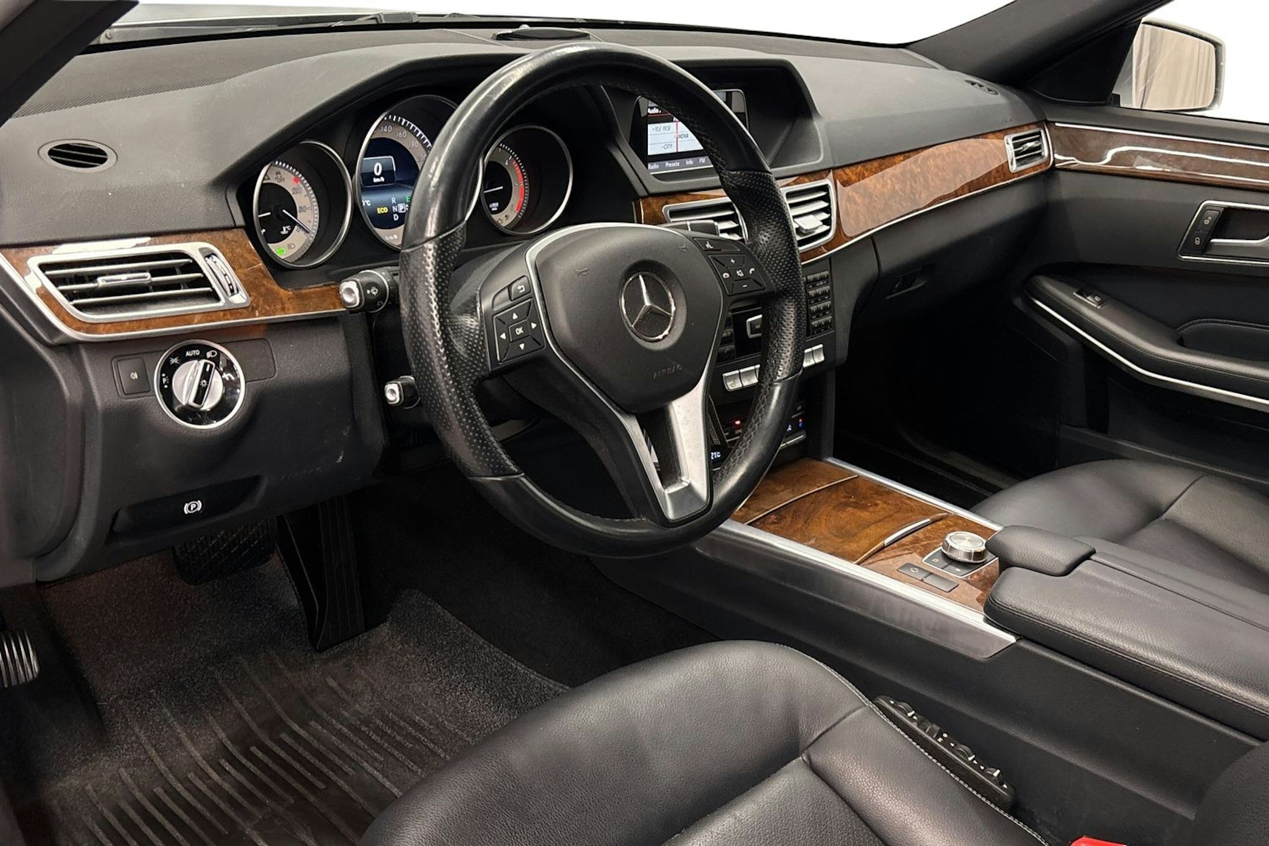 harmaa Mercedes-Benz E 2015 kuva 7.