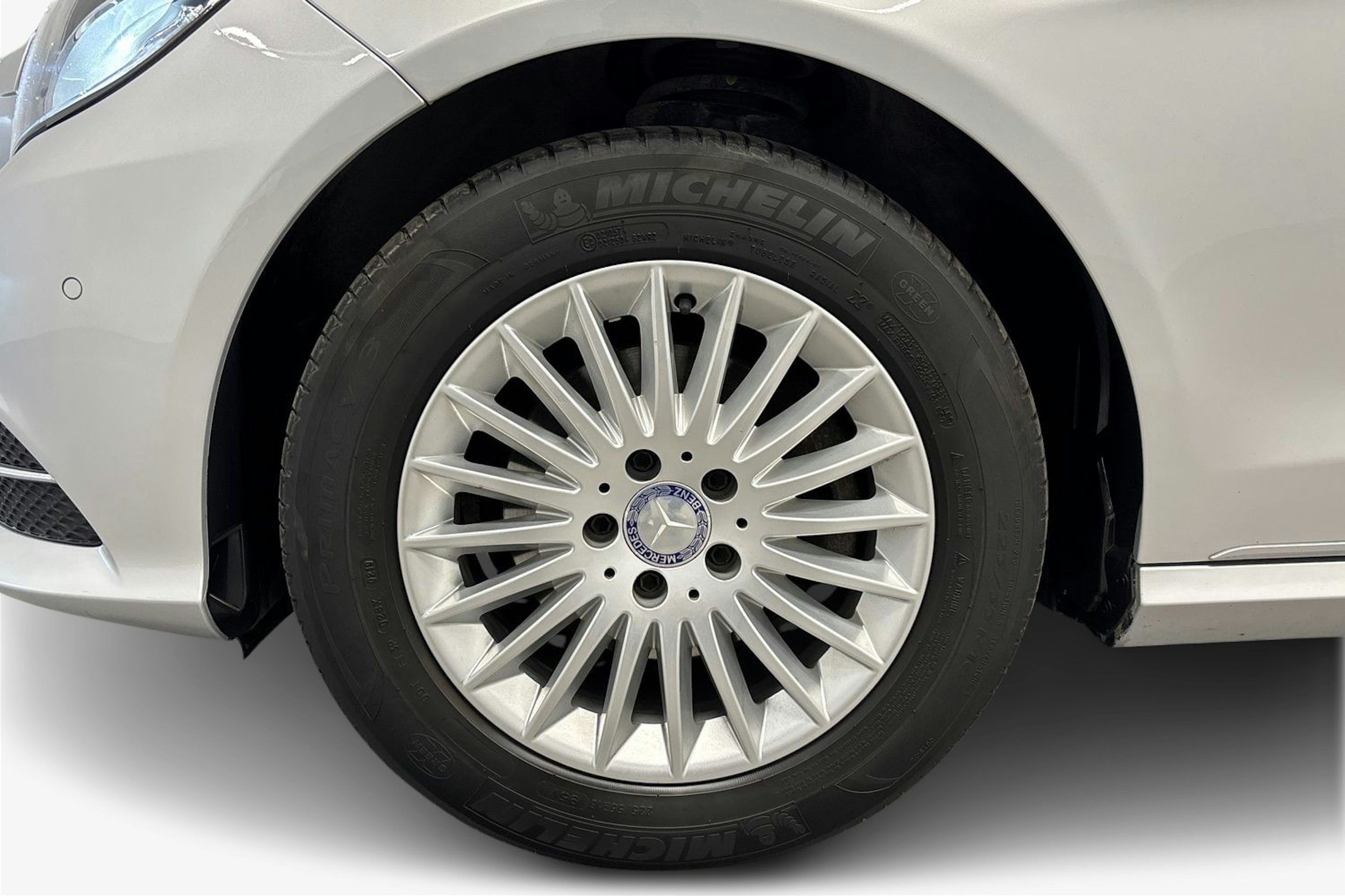 harmaa Mercedes-Benz E 2015 kuva 11.