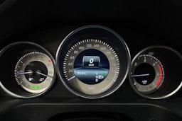 harmaa Mercedes-Benz E 2015 kuva 19.