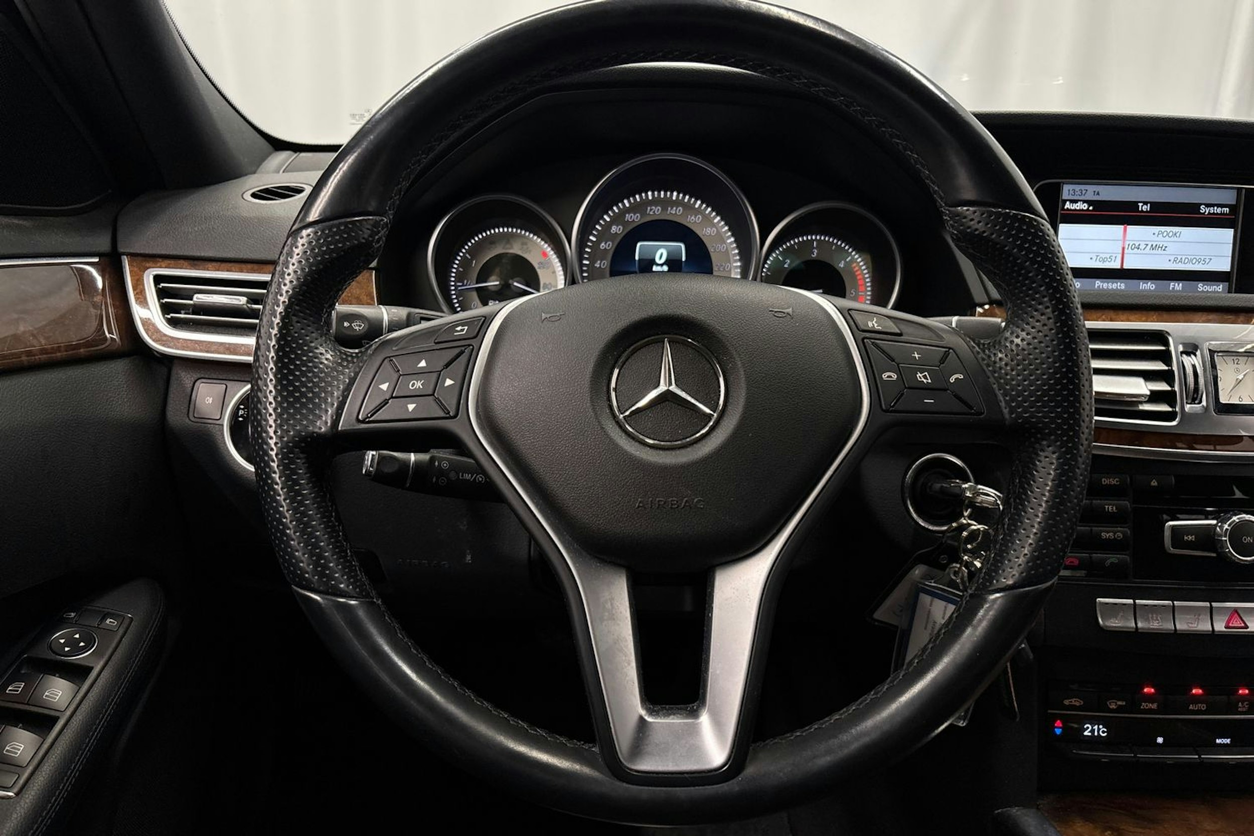 harmaa Mercedes-Benz E 2015 kuva 20.