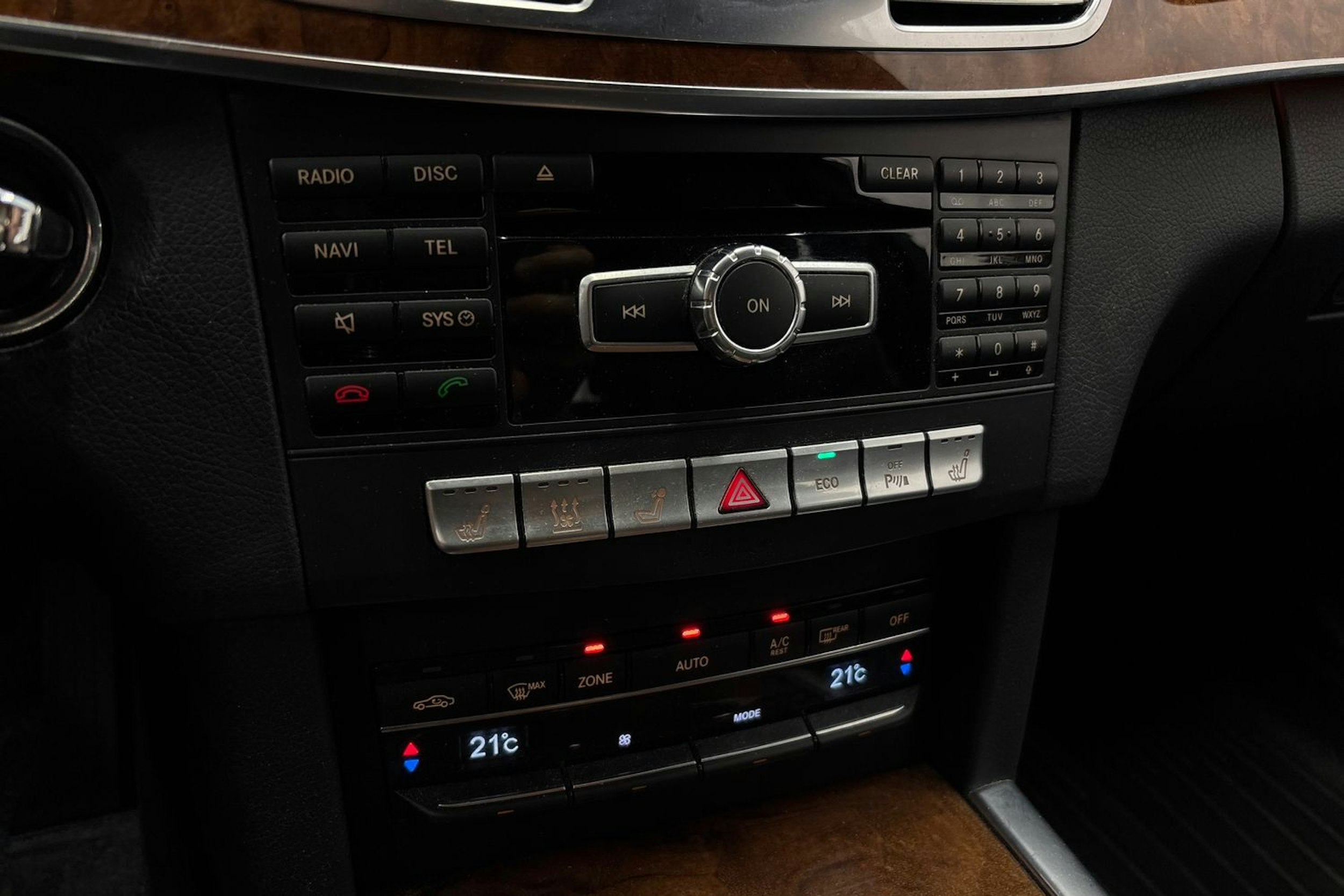 harmaa Mercedes-Benz E 2015 kuva 25.