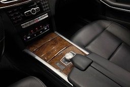 harmaa Mercedes-Benz E 2015 kuva 26.
