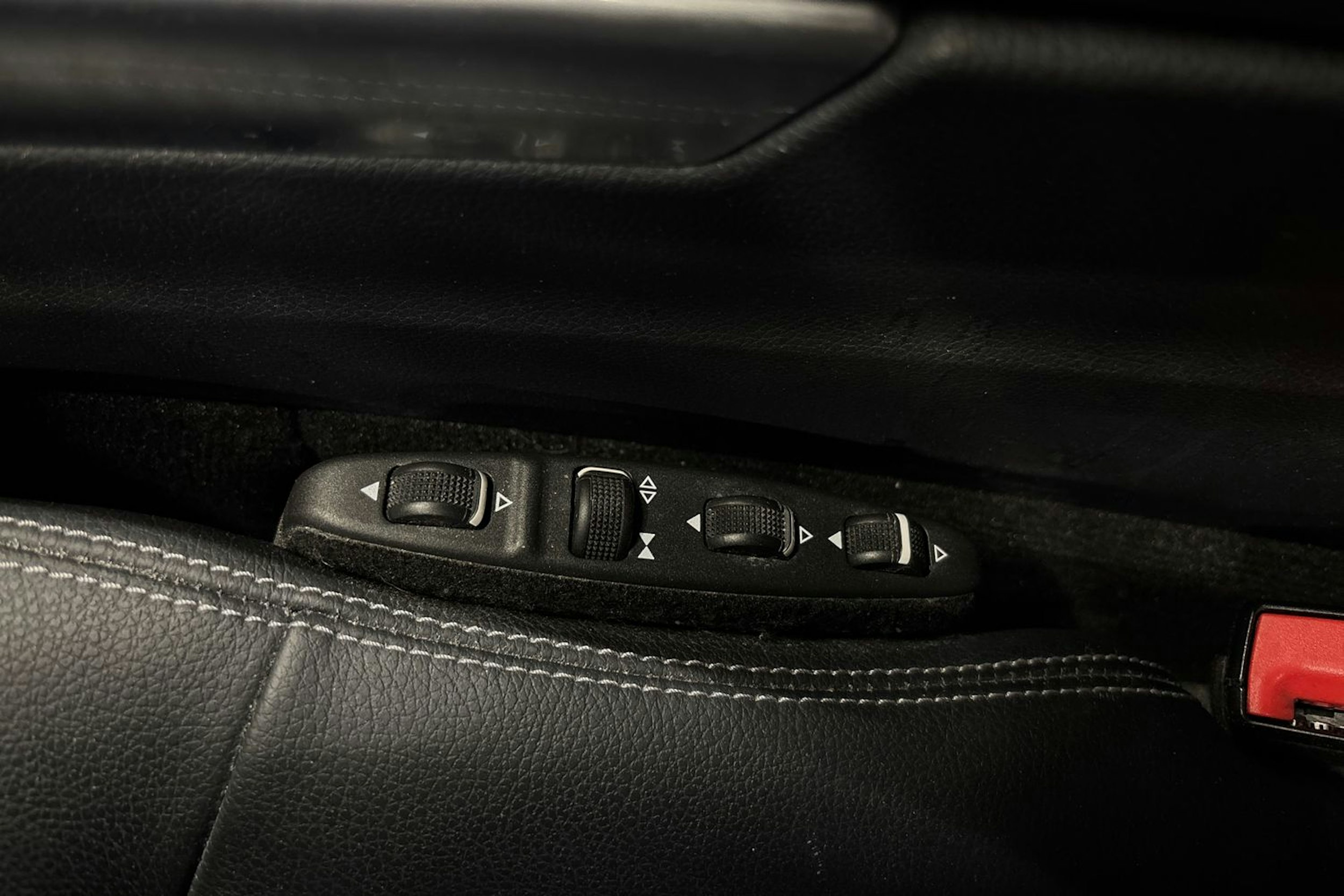 harmaa Mercedes-Benz E 2015 kuva 27.