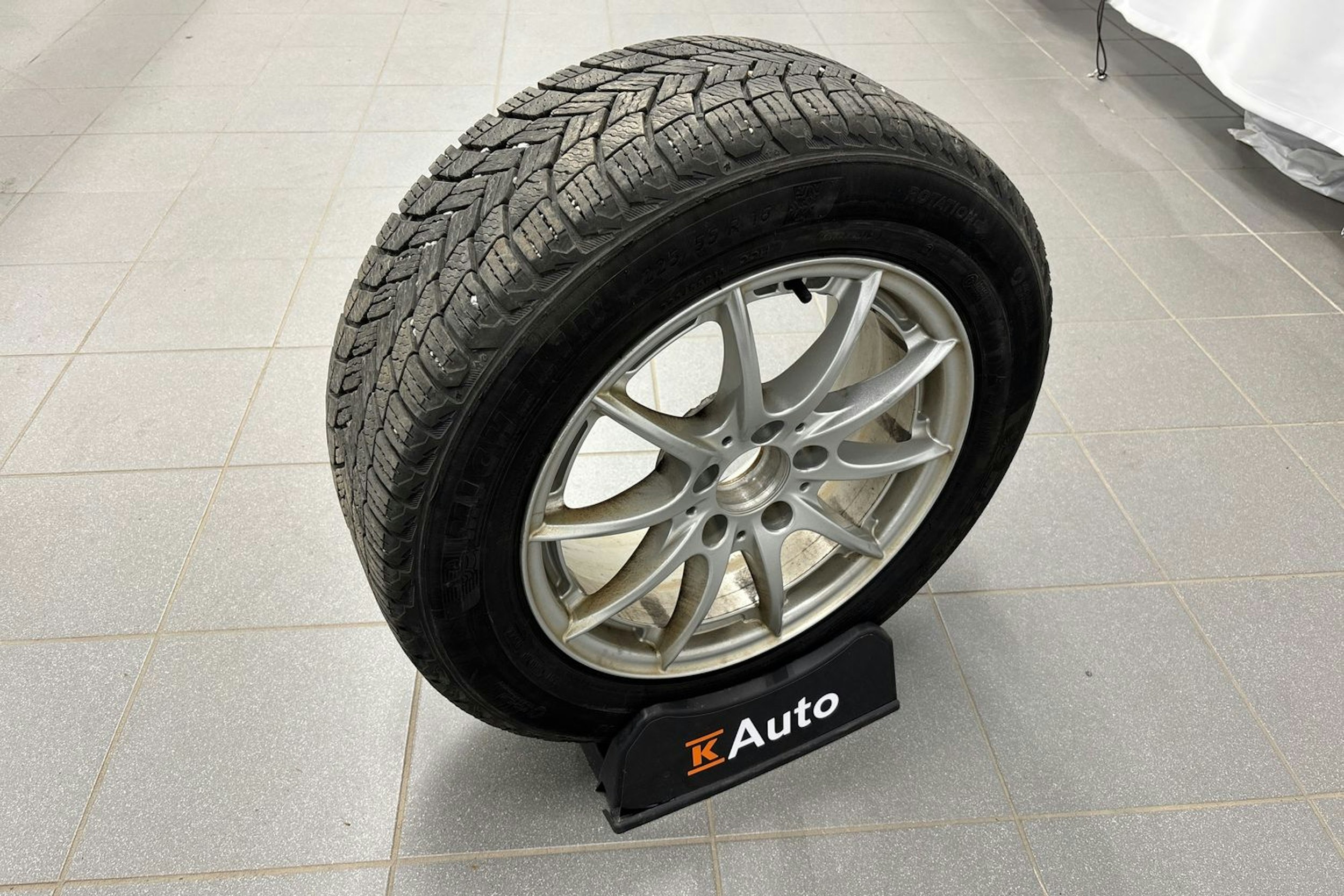 harmaa Mercedes-Benz E 2015 kuva 29.