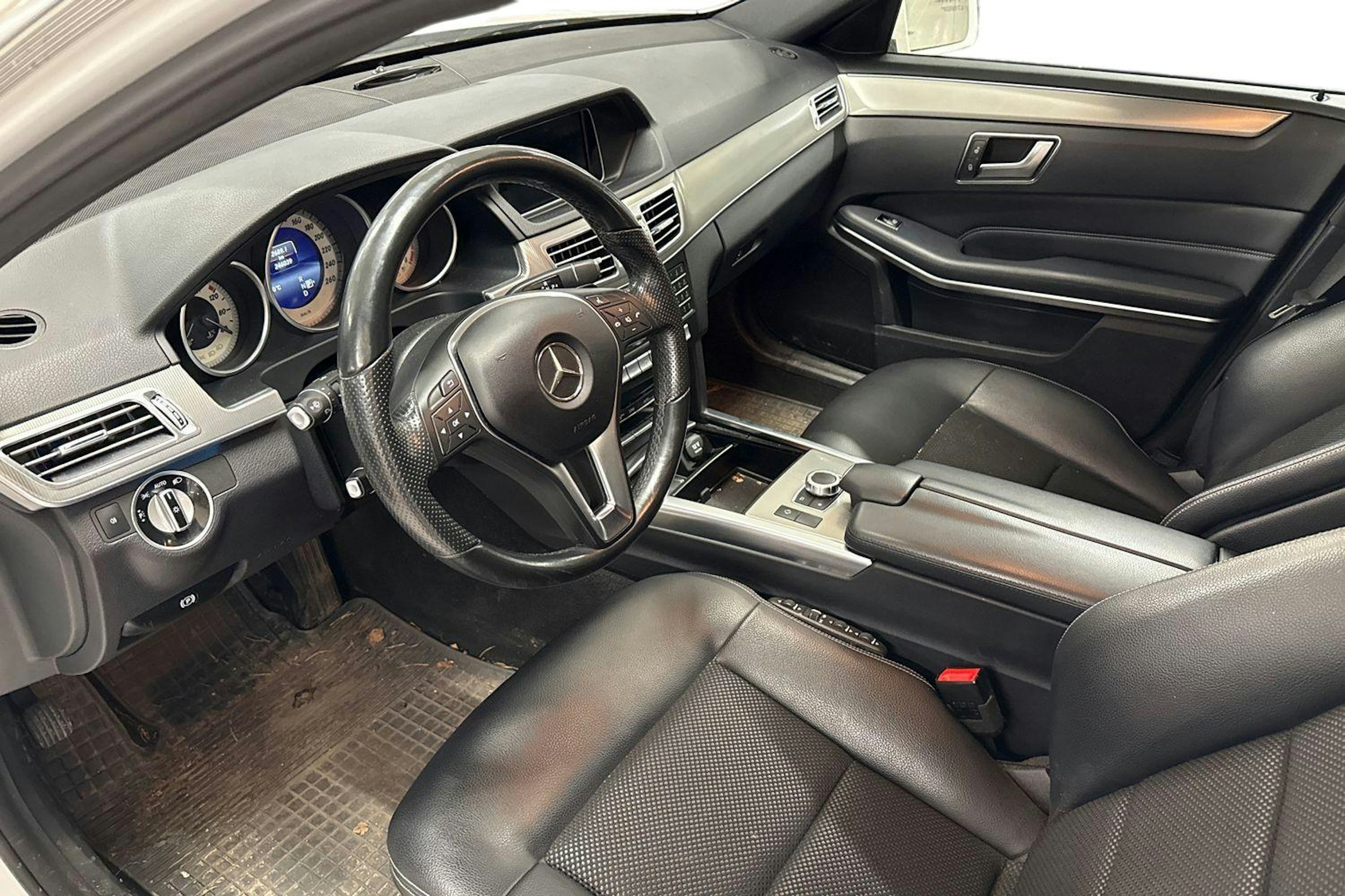 valkoinen Mercedes-Benz E 2015 kuva 3.