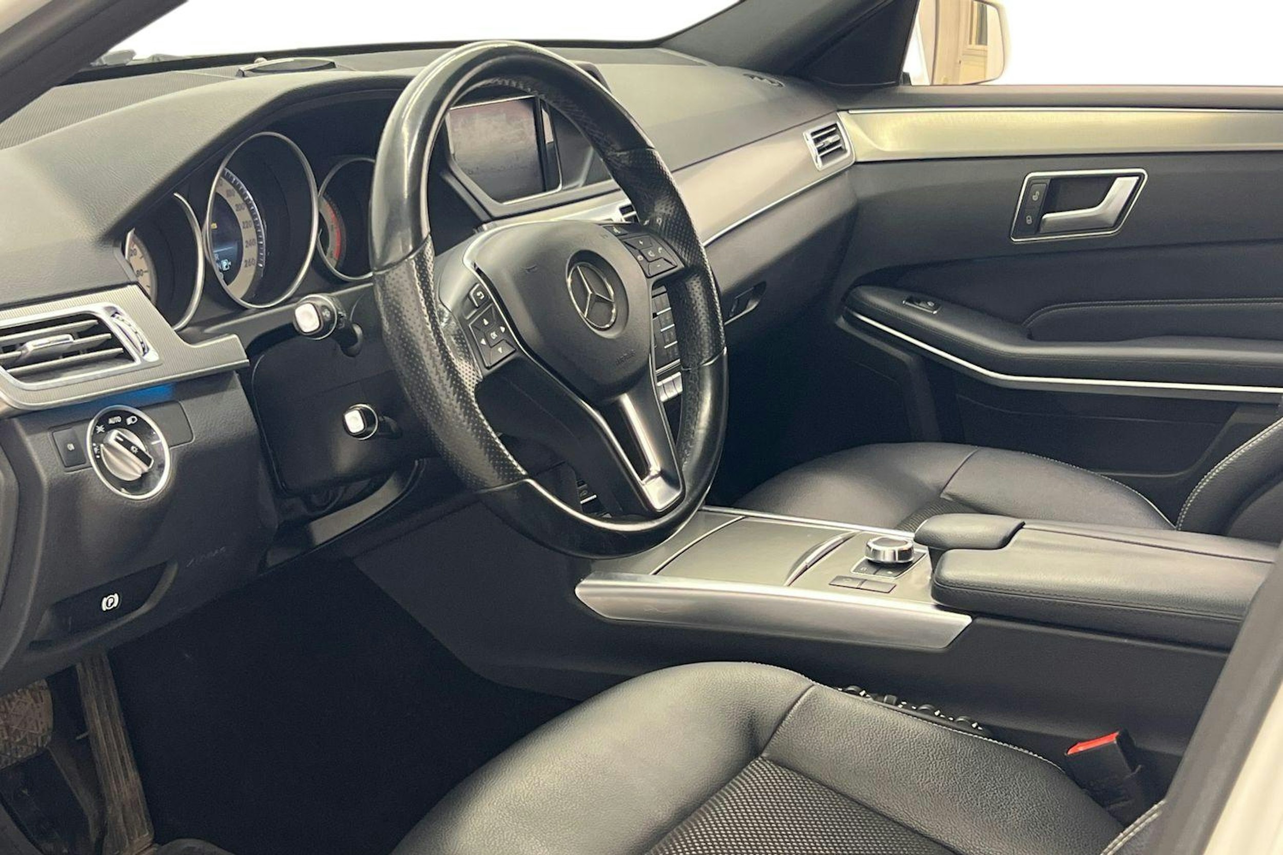 valkoinen Mercedes-Benz E 2015 kuva 7.