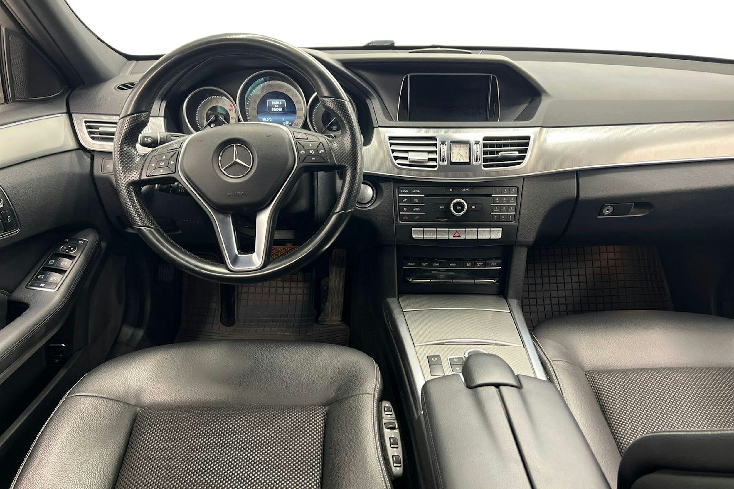 valkoinen Mercedes-Benz E 2015 kuva 9.