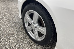 valkoinen Mercedes-Benz E 2015 kuva 13.