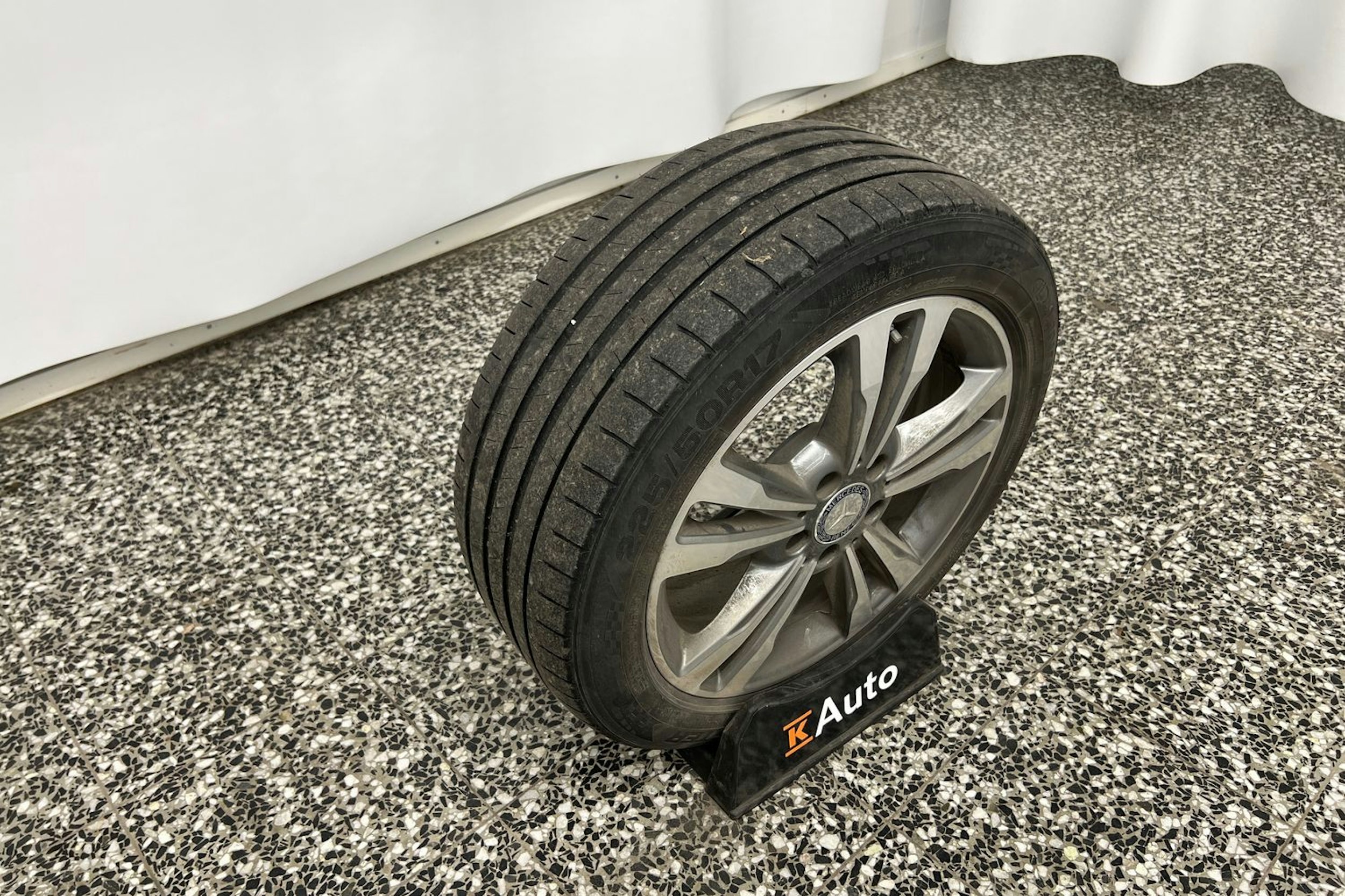 valkoinen Mercedes-Benz E 2015 kuva 15.