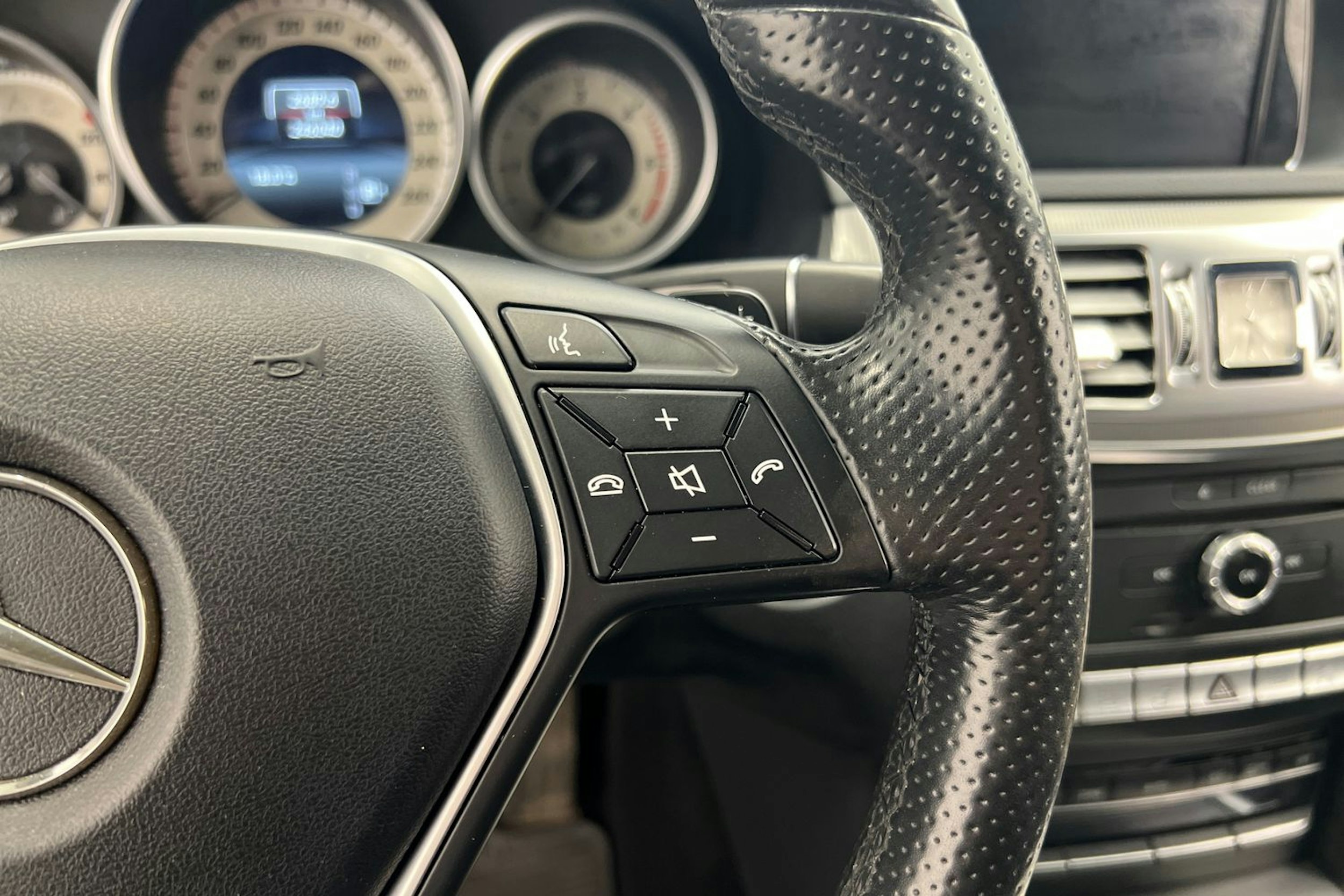 valkoinen Mercedes-Benz E 2015 kuva 17.