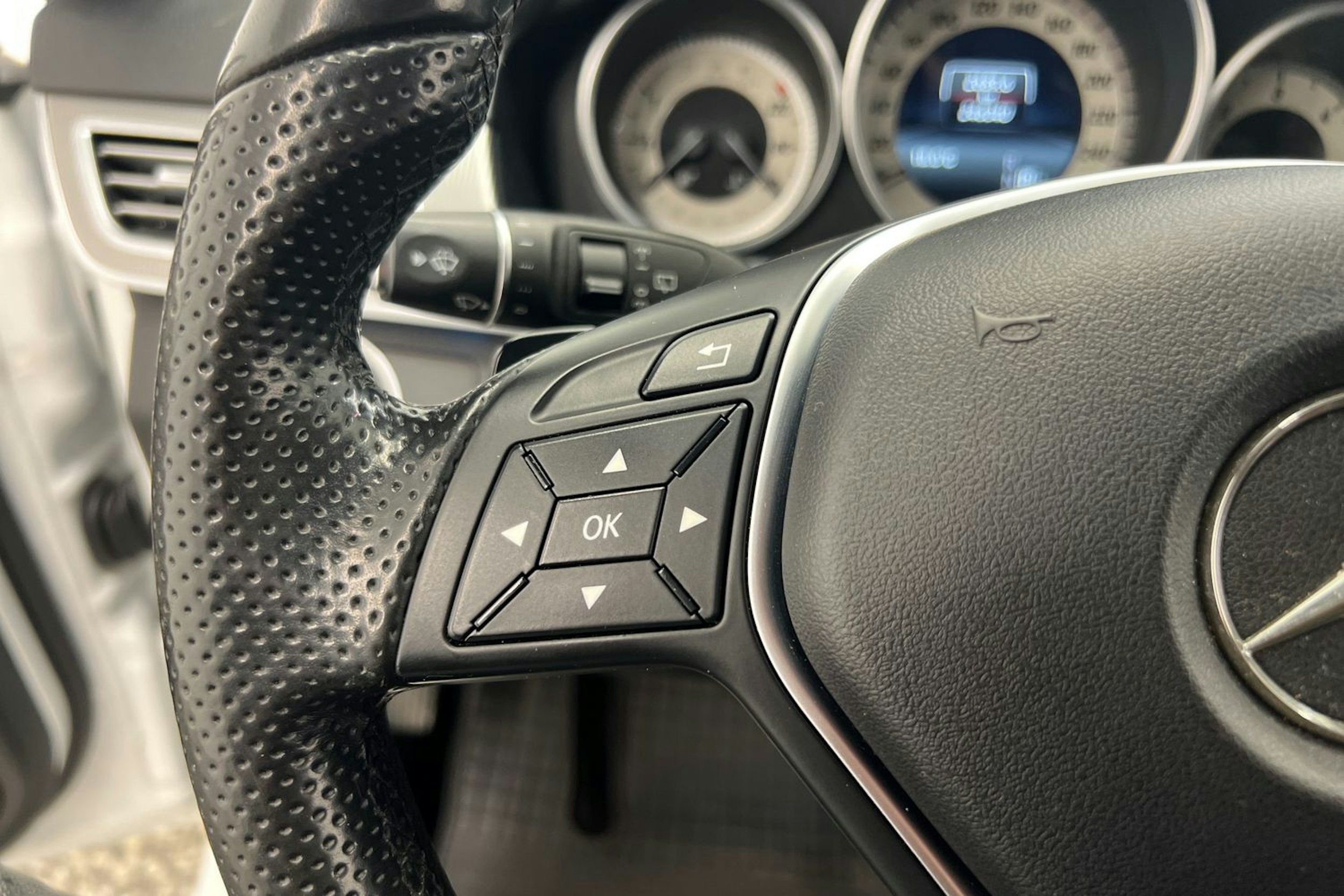 valkoinen Mercedes-Benz E 2015 kuva 18.