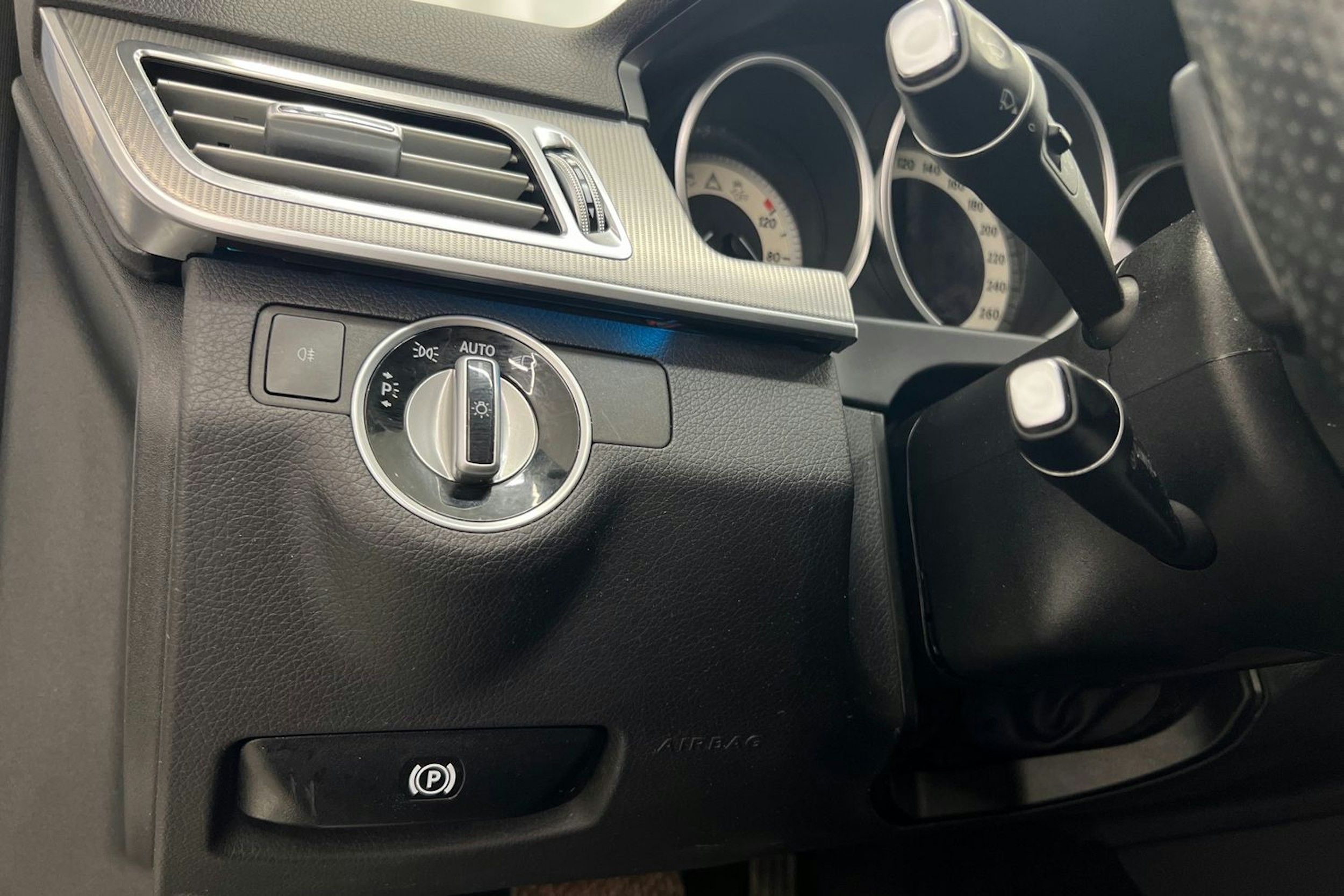 valkoinen Mercedes-Benz E 2015 kuva 20.