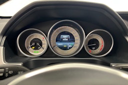 valkoinen Mercedes-Benz E 2015 kuva 22.