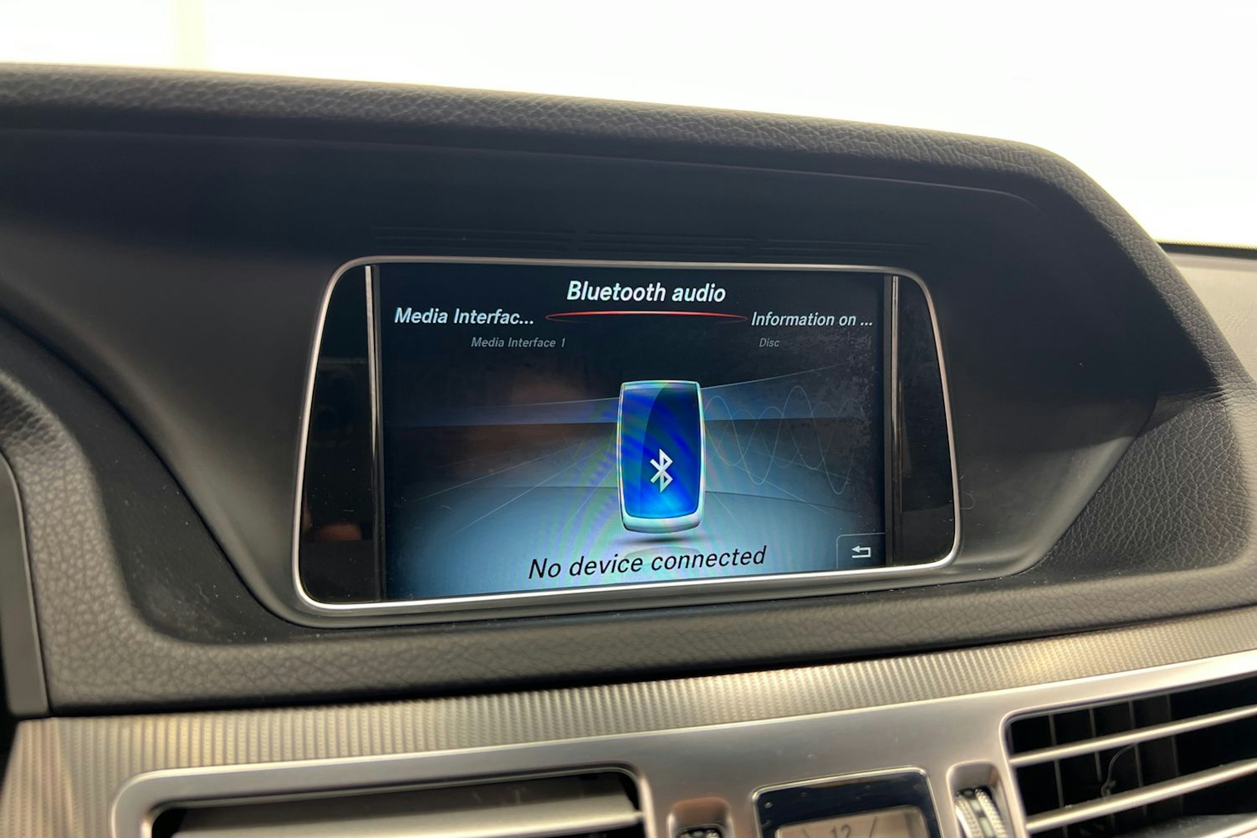 valkoinen Mercedes-Benz E 2015 kuva 23.