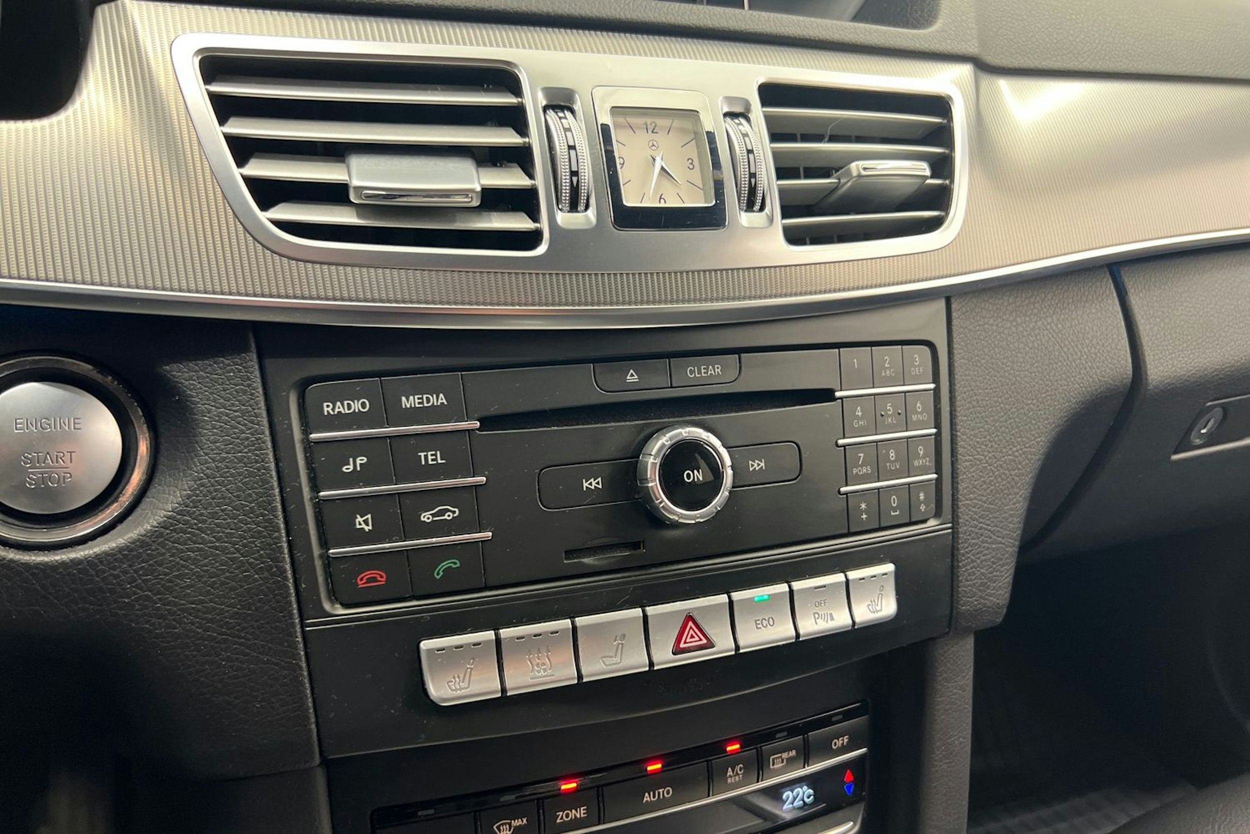 valkoinen Mercedes-Benz E 2015 kuva 26.