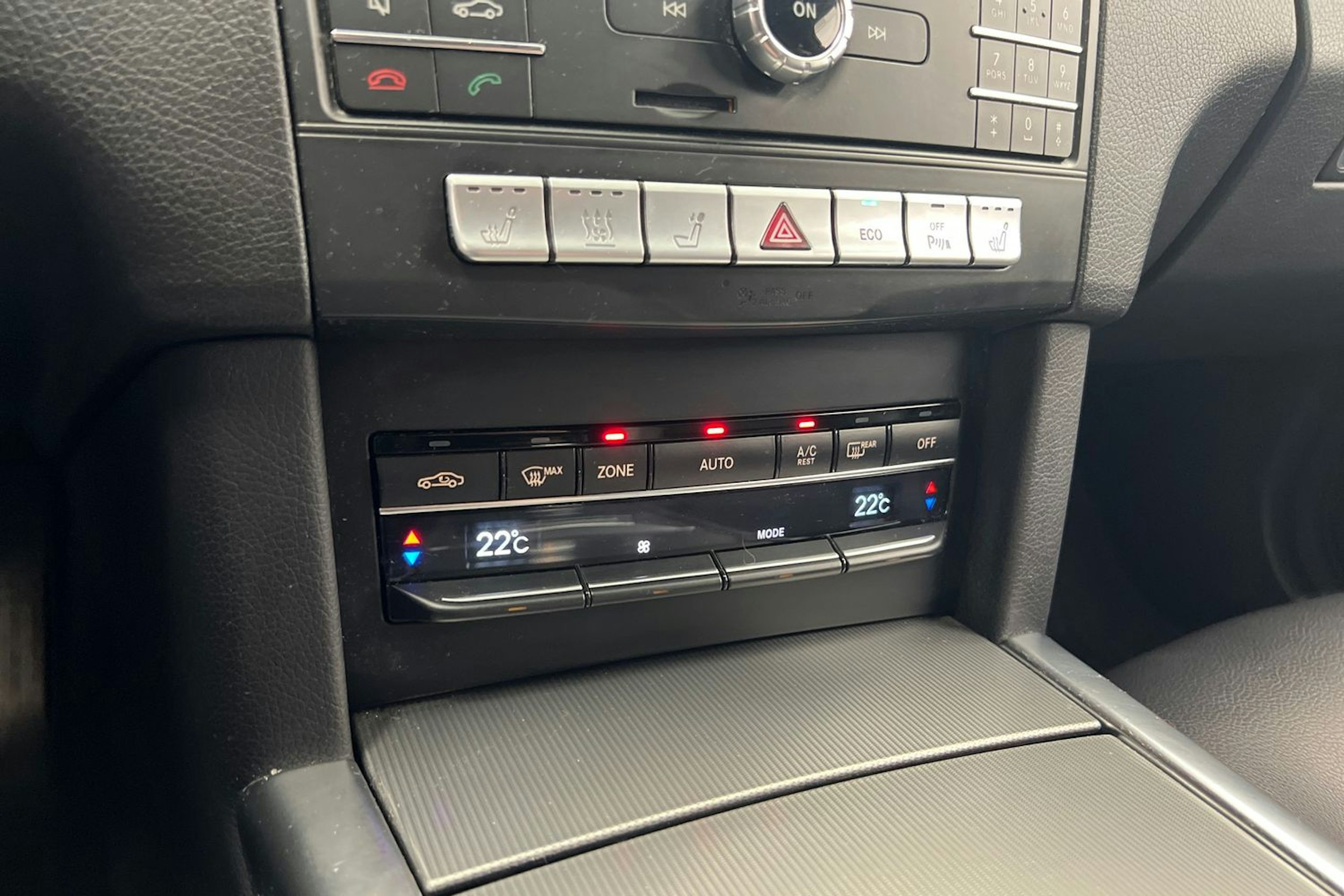 valkoinen Mercedes-Benz E 2015 kuva 27.