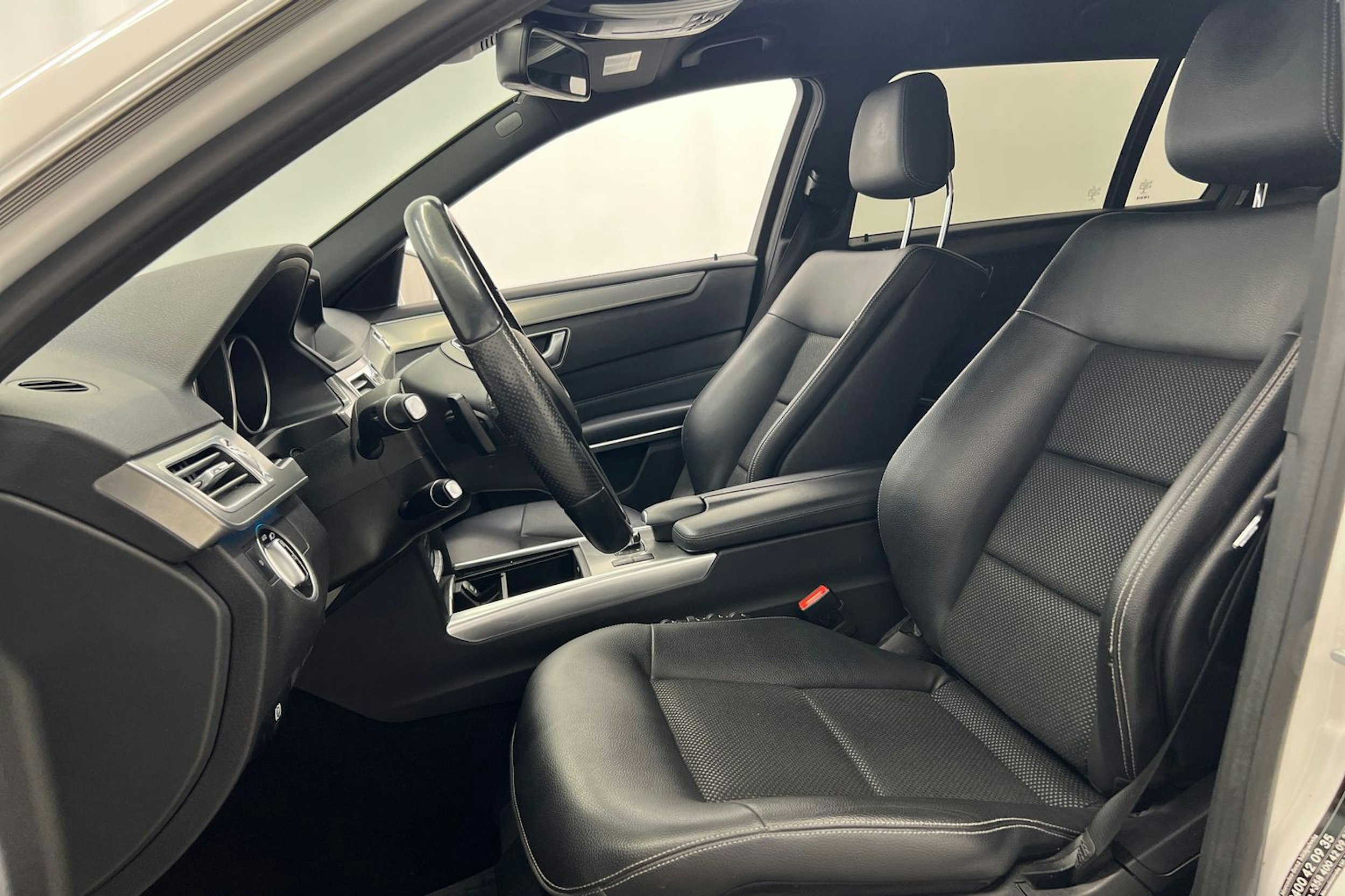 valkoinen Mercedes-Benz E 2015 kuva 31.