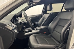 valkoinen Mercedes-Benz E 2015 kuva 31.