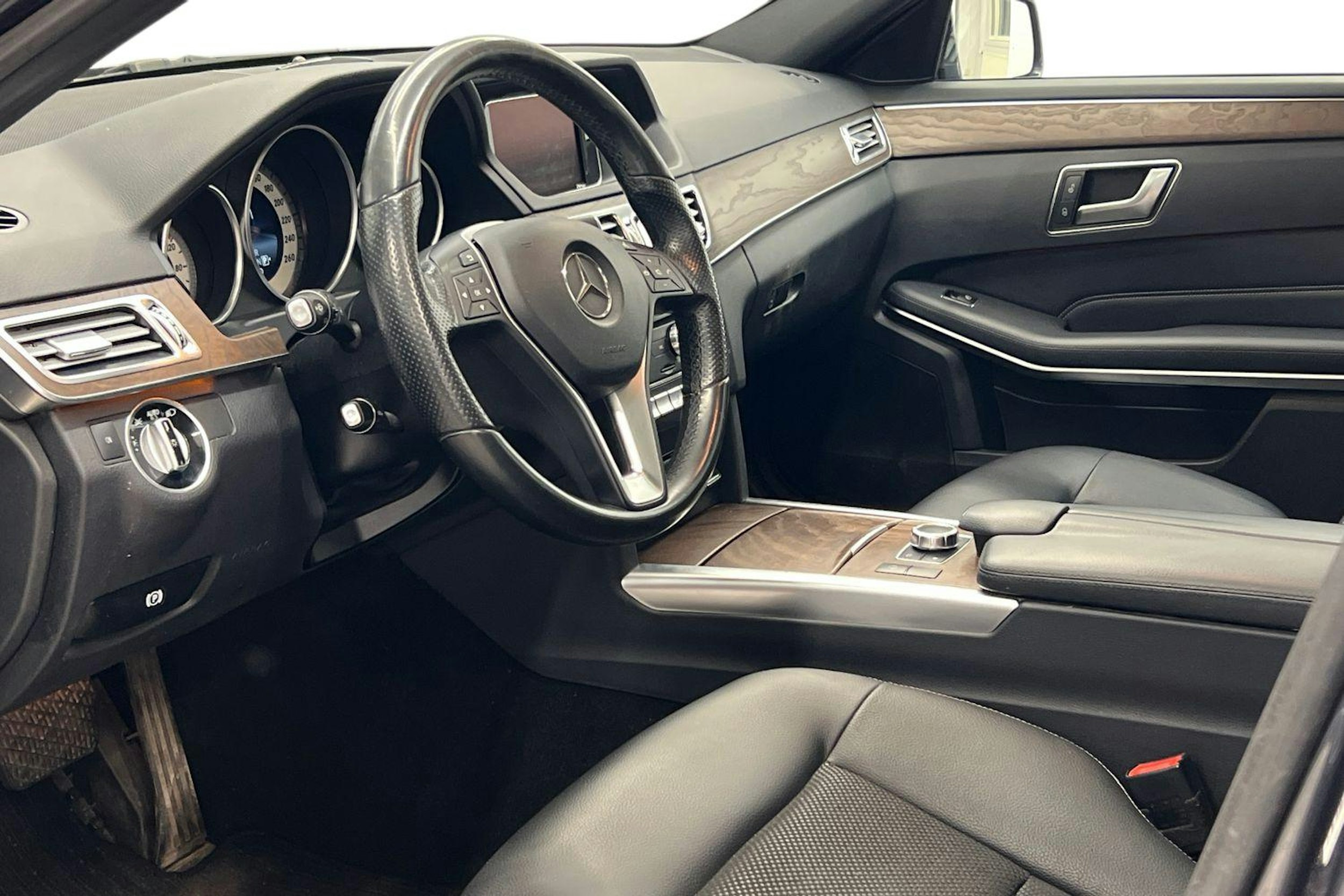 Harmaa Mercedes-Benz E 2015 kuva 6.