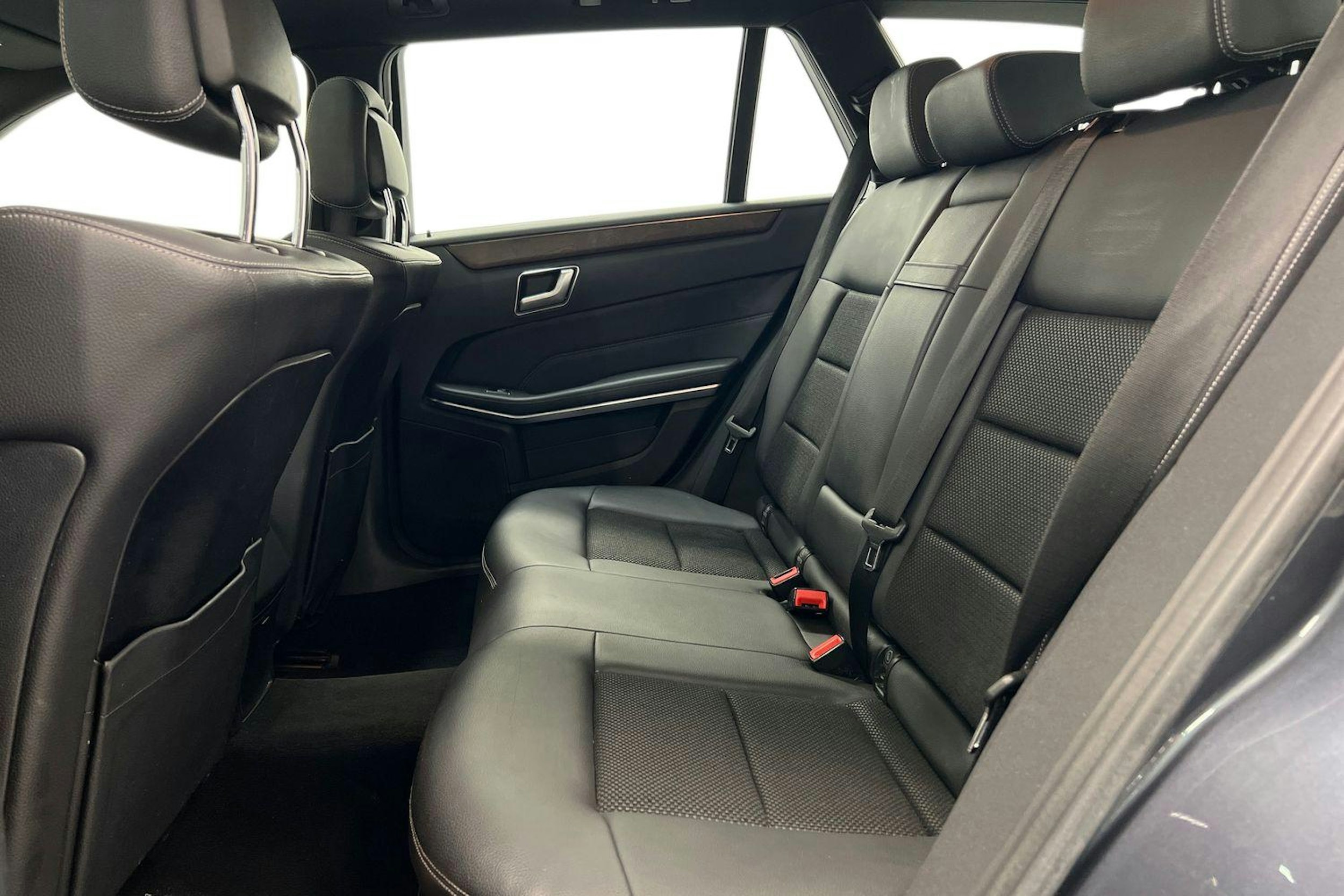 Harmaa Mercedes-Benz E 2015 kuva 8.