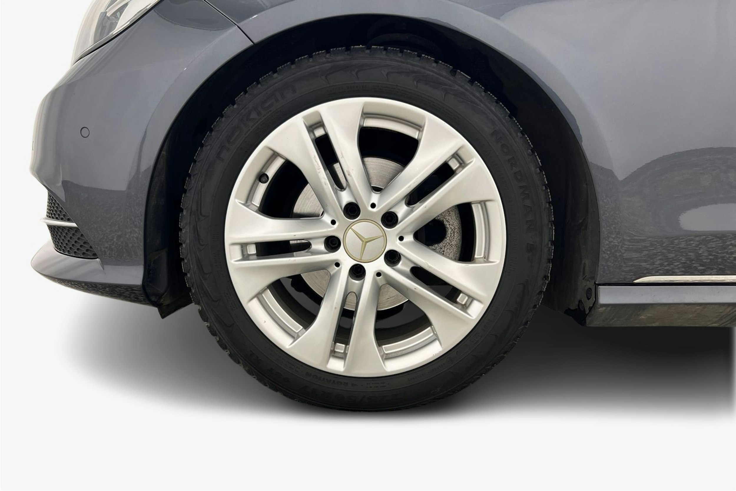 Harmaa Mercedes-Benz E 2015 kuva 9.