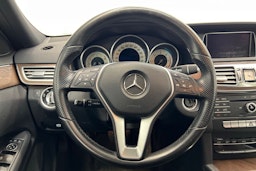 Harmaa Mercedes-Benz E 2015 kuva 13.