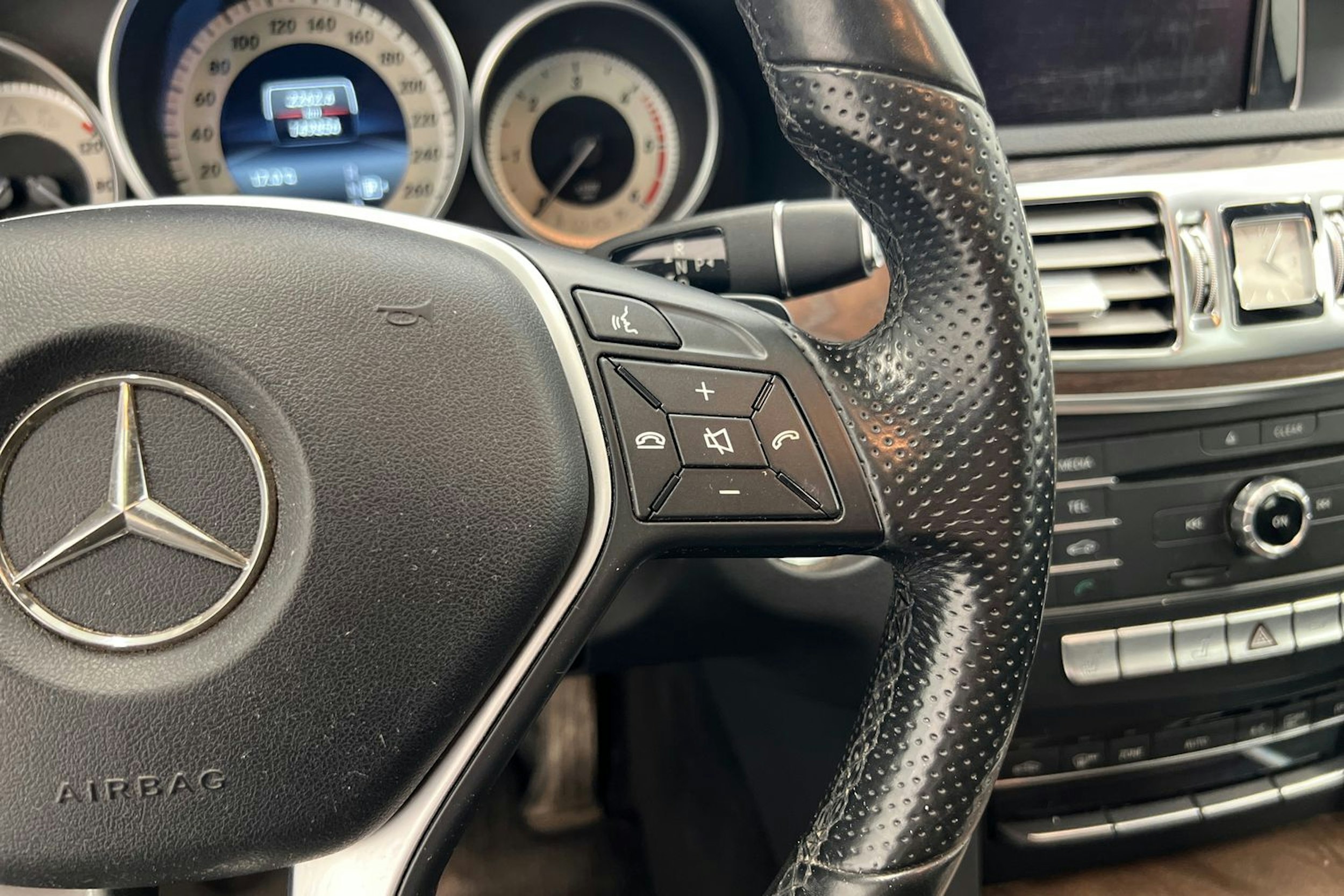 Harmaa Mercedes-Benz E 2015 kuva 14.