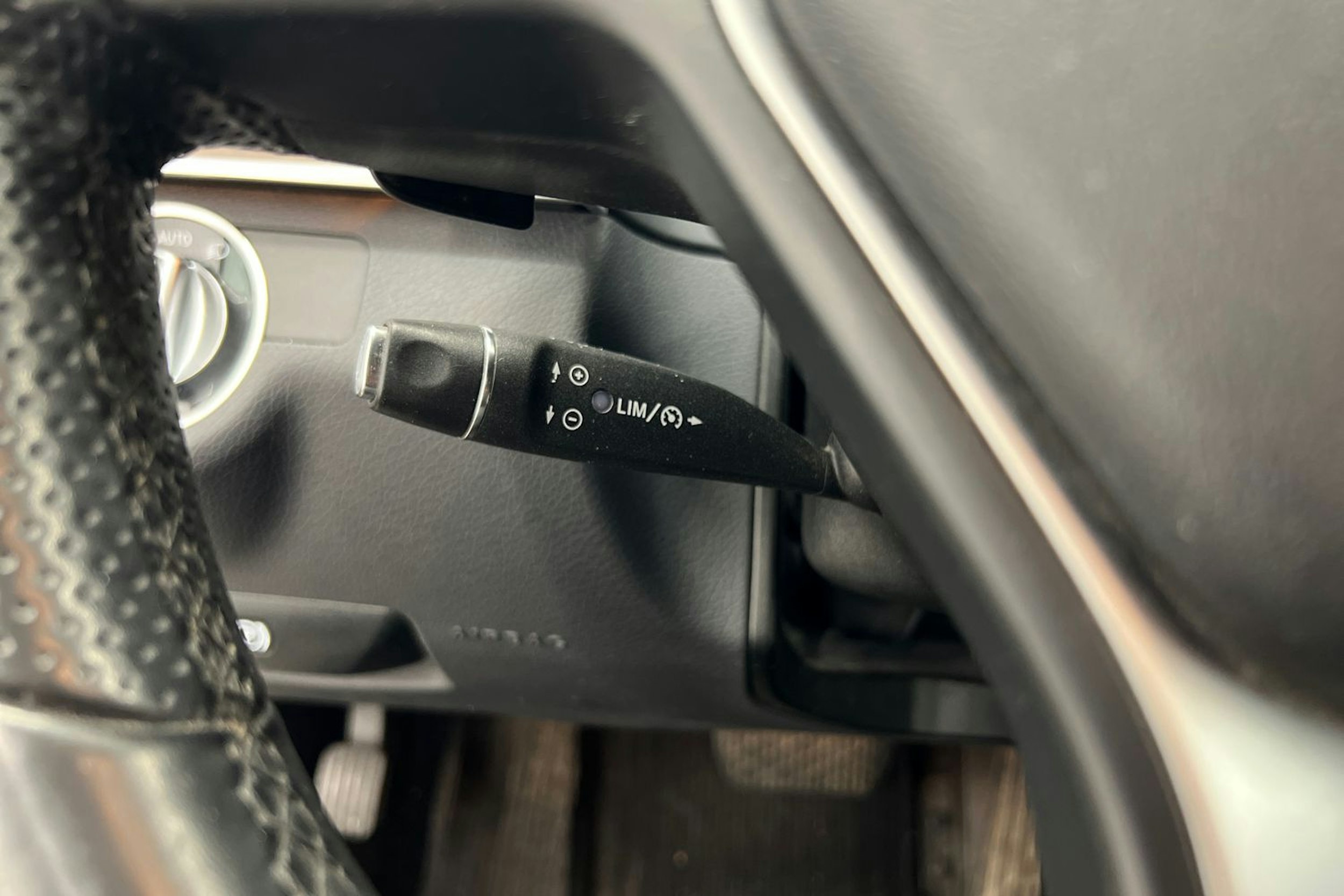 Harmaa Mercedes-Benz E 2015 kuva 16.