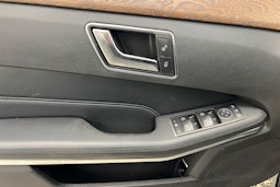 Harmaa Mercedes-Benz E 2015 kuva 18.