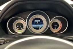 Harmaa Mercedes-Benz E 2015 kuva 19.