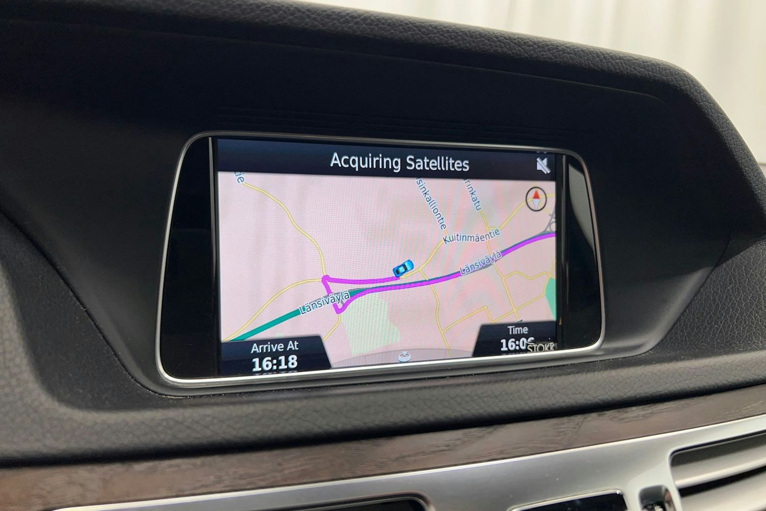 Harmaa Mercedes-Benz E 2015 kuva 21.