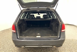 Harmaa Mercedes-Benz E 2015 kuva 27.
