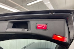 Harmaa Mercedes-Benz E 2015 kuva 28.