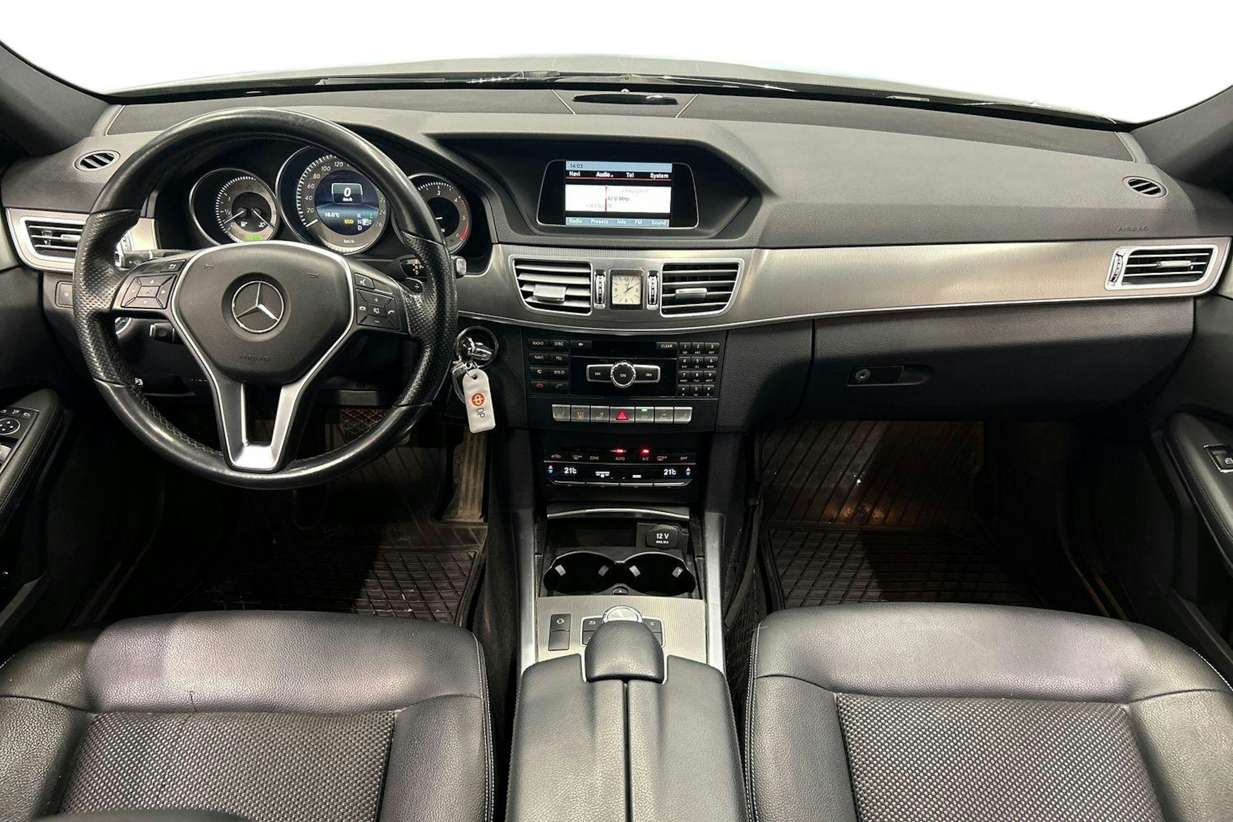 musta Mercedes-Benz E 2015 kuva 9.