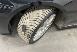 musta Mercedes-Benz E 2015 kuva 13.