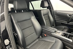 musta Mercedes-Benz E 2015 kuva 14.