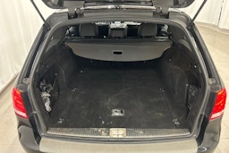 musta Mercedes-Benz E 2015 kuva 16.