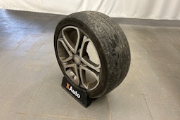 musta Mercedes-Benz E 2015 kuva 18.