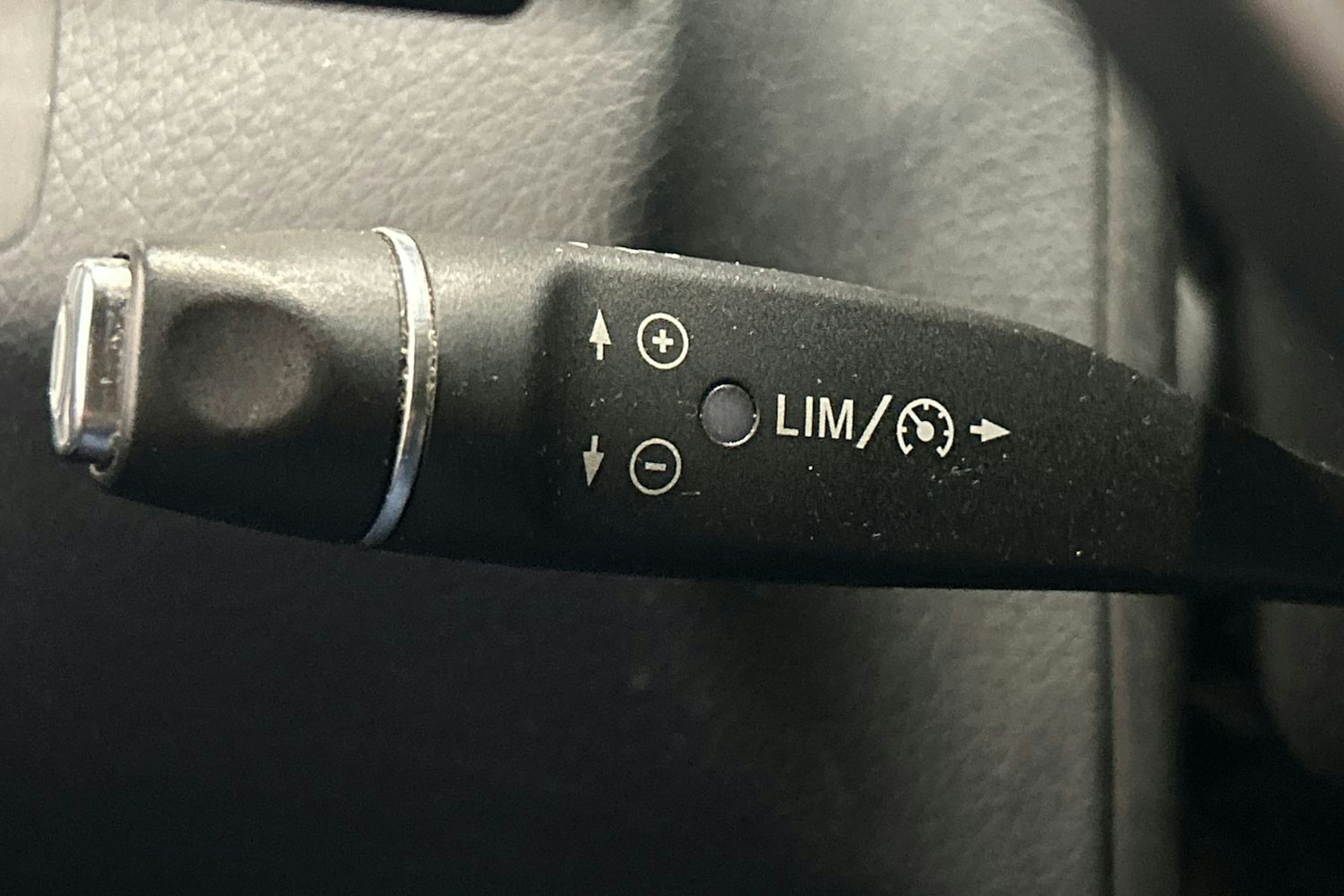 musta Mercedes-Benz E 2015 kuva 21.