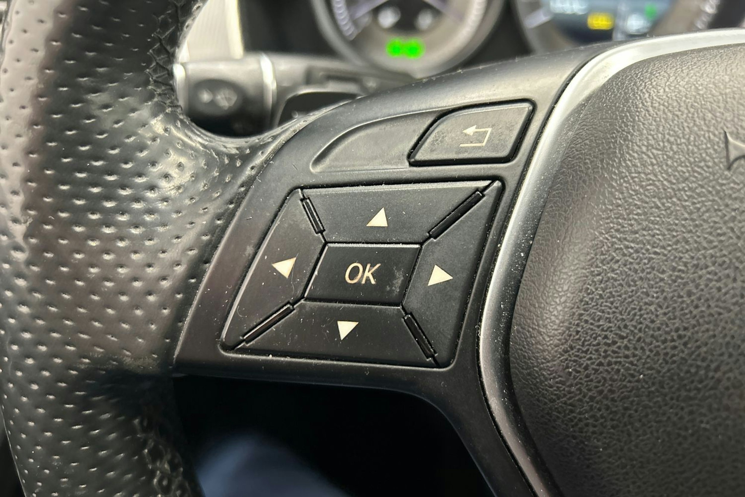 musta Mercedes-Benz E 2015 kuva 22.