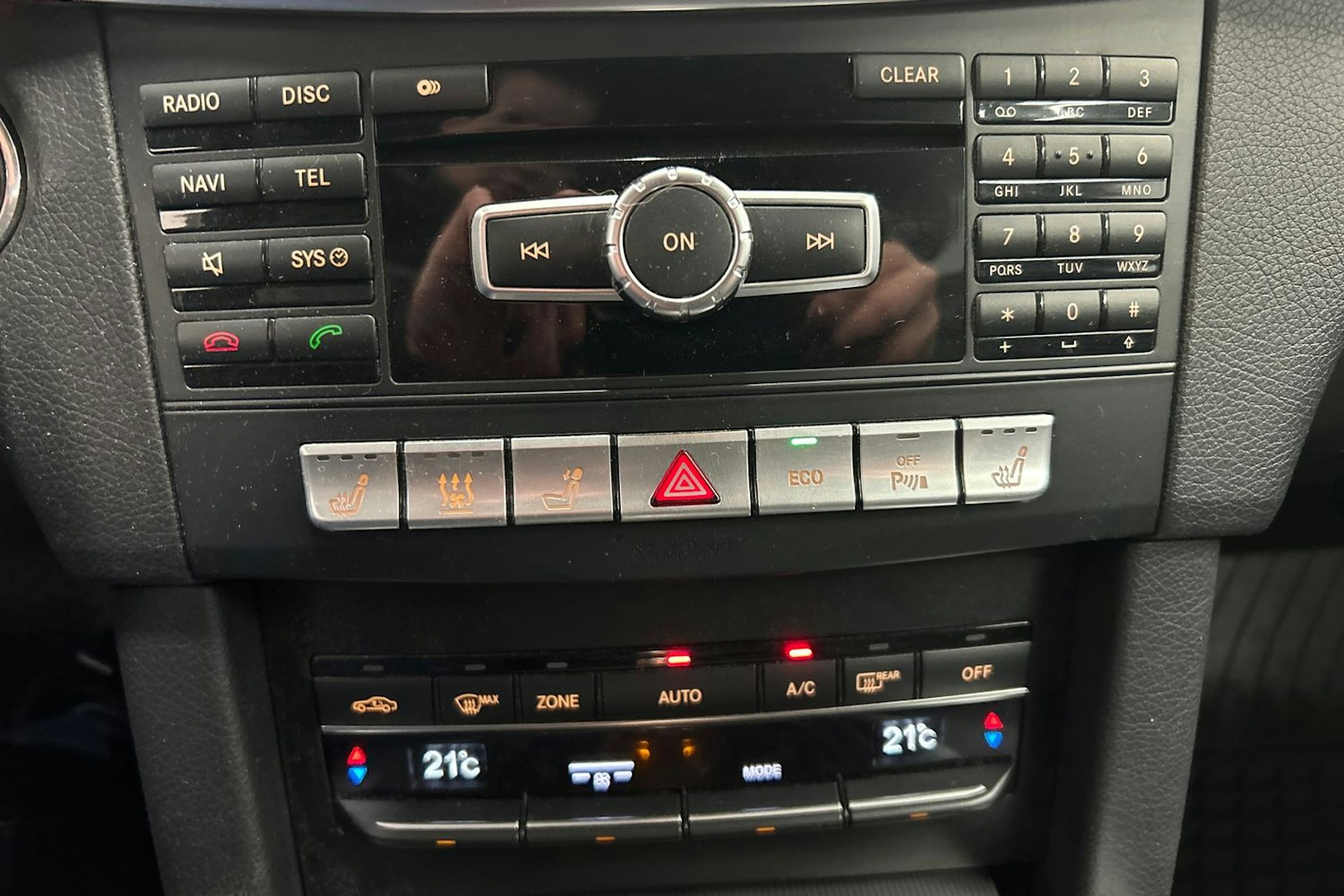 musta Mercedes-Benz E 2015 kuva 25.