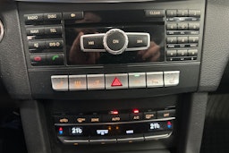 musta Mercedes-Benz E 2015 kuva 25.