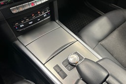 musta Mercedes-Benz E 2015 kuva 26.