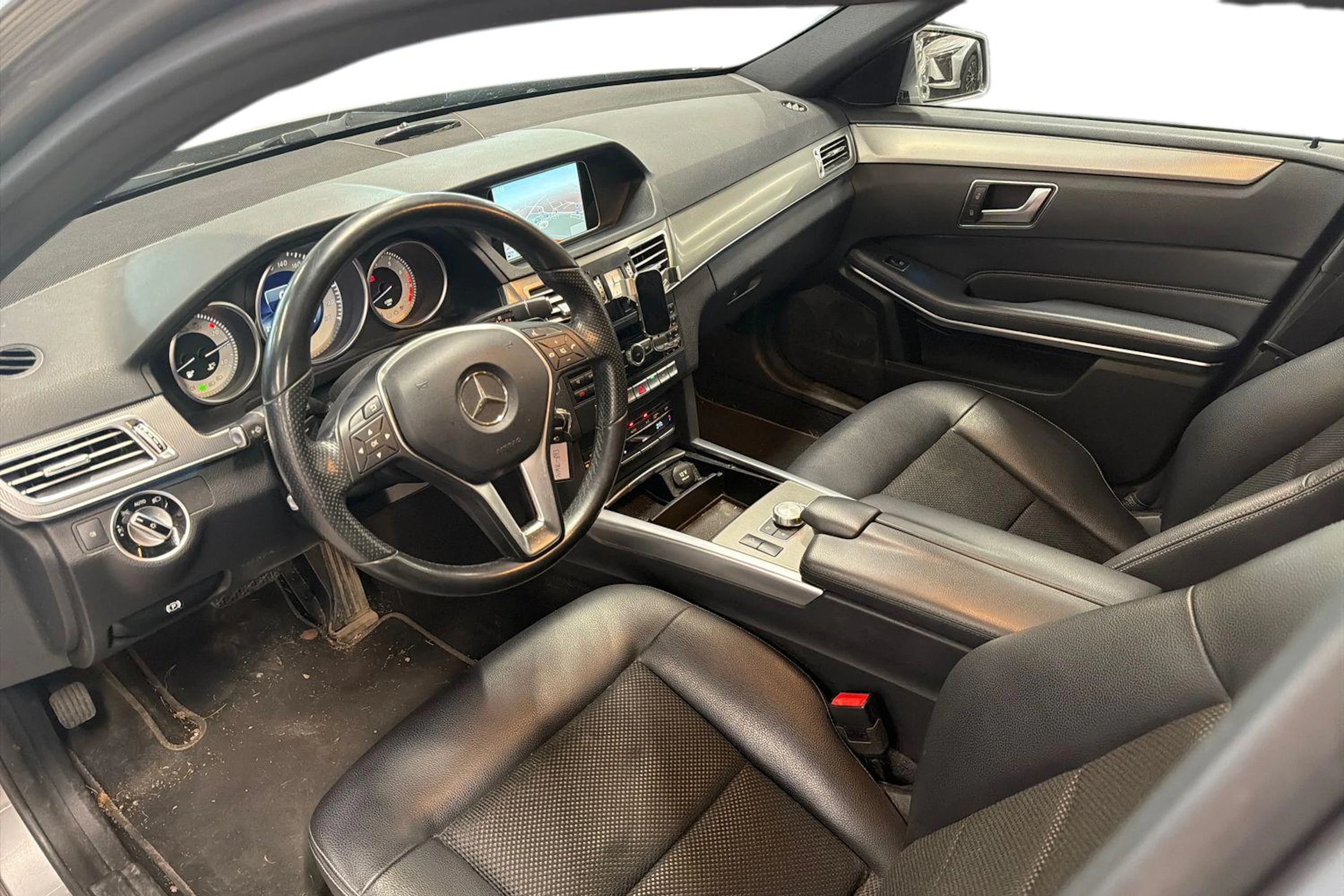 harmaa Mercedes-Benz E 2015 kuva 3.