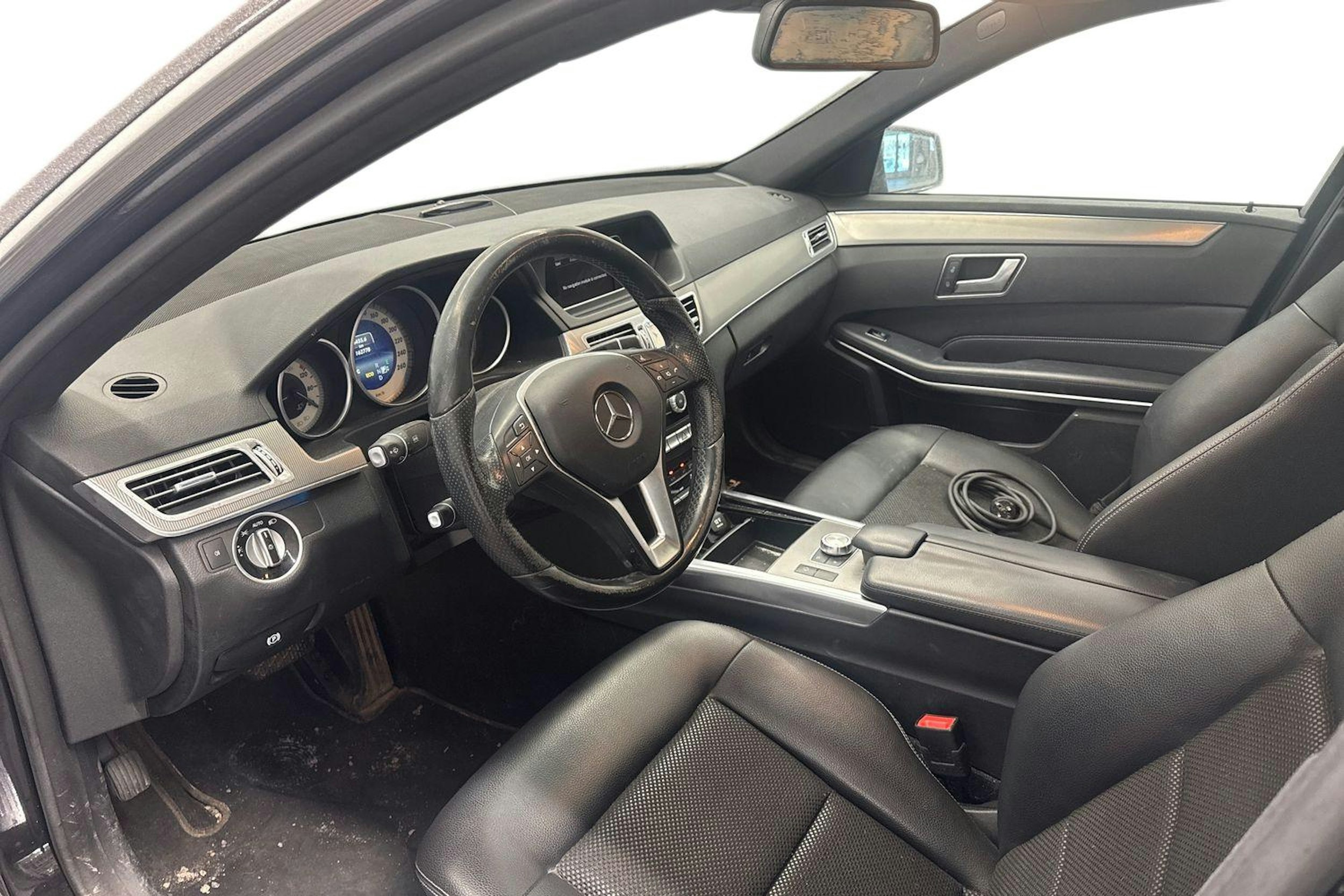 musta Mercedes-Benz E 2015 kuva 3.